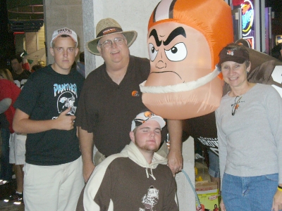 Pictures of HOTlanta Browns Backers from the 2008-2010 Seasons_6